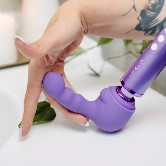 Le Wand's Ripple Silicone Attachment