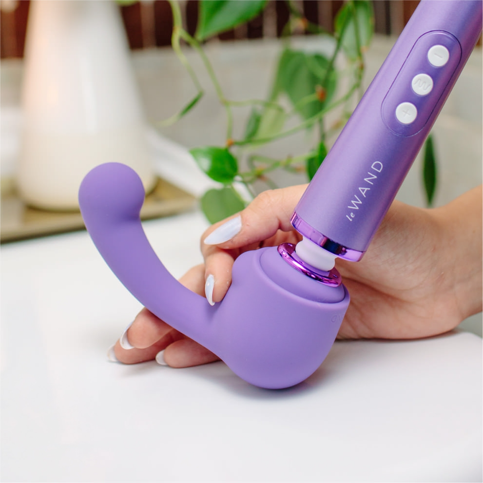 Le Wand's Petite Curve Silicone Attachment